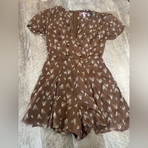 Urban Outfitters jumper/shorts brown w tan heart pattern, gathered waist buttons